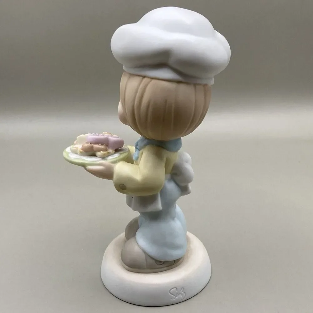 Precious Moments Figurine • You Are My Favorite Dish • 2001 Enesco